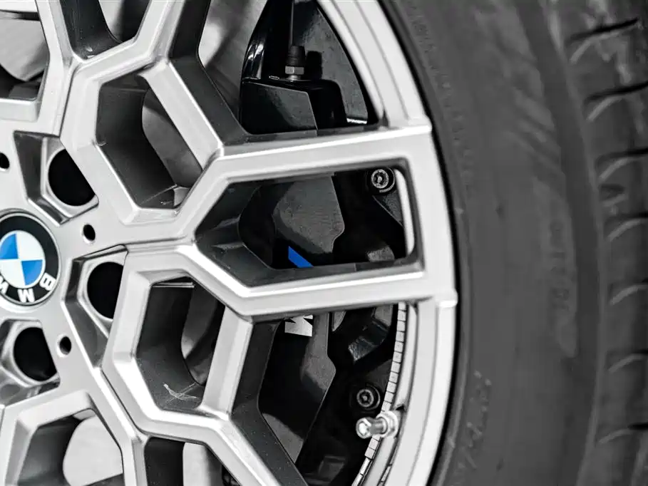 BMW XM 2023 50e фото 49