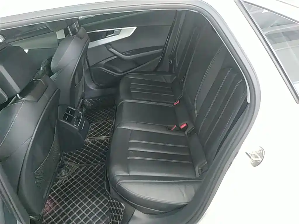 Audi A4L 2020 40 TFSI quattro Luxury Dynamic фото 17