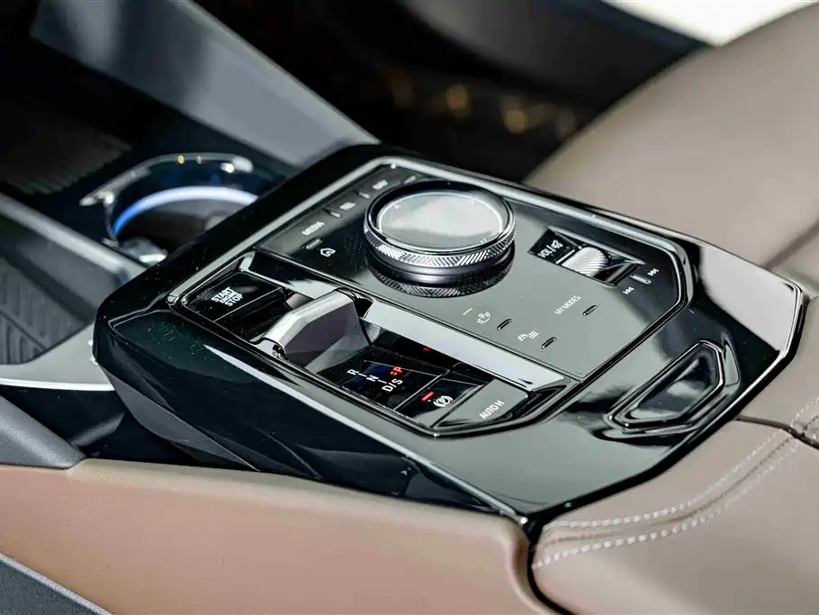 BMW 5 Series 2024 525Li M Sport Package фото 11