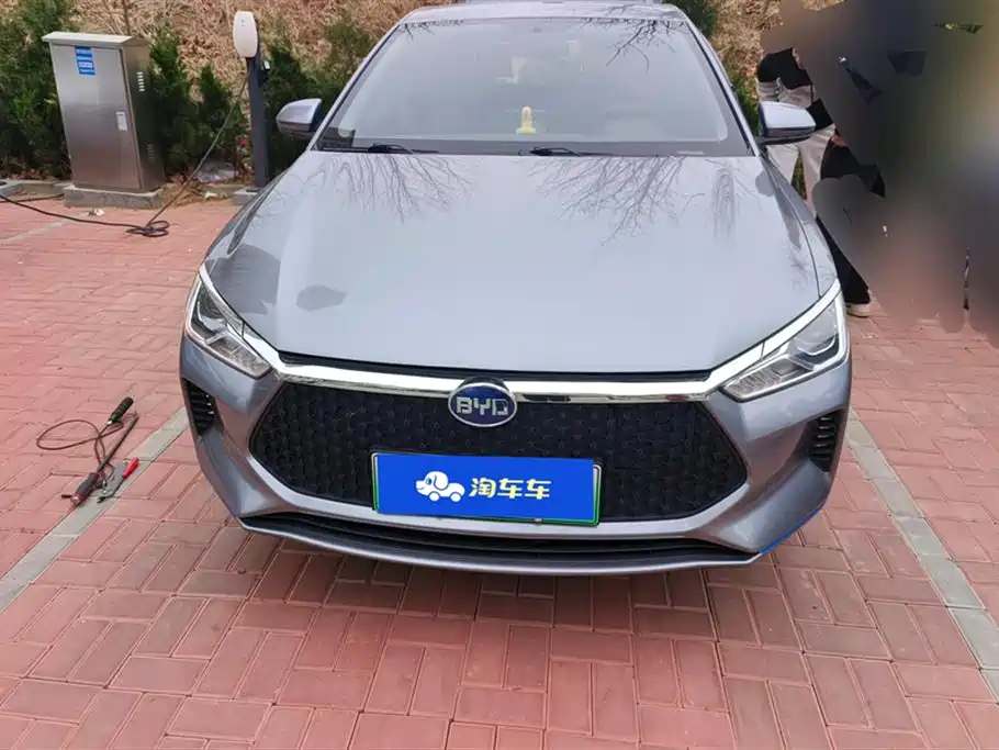 BYD E2