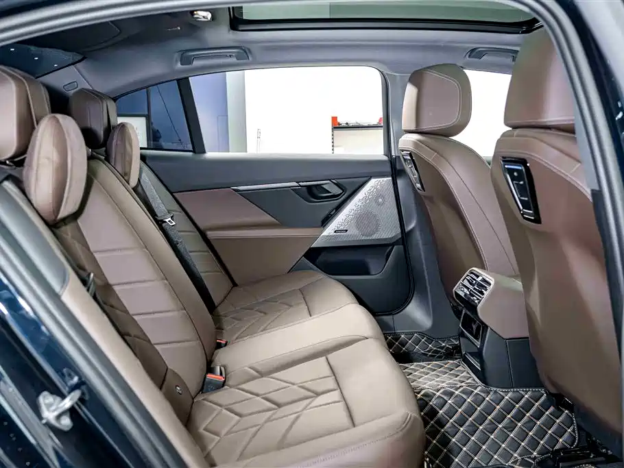BMW 5 Series 2024 525Li M Sport Package фото 20