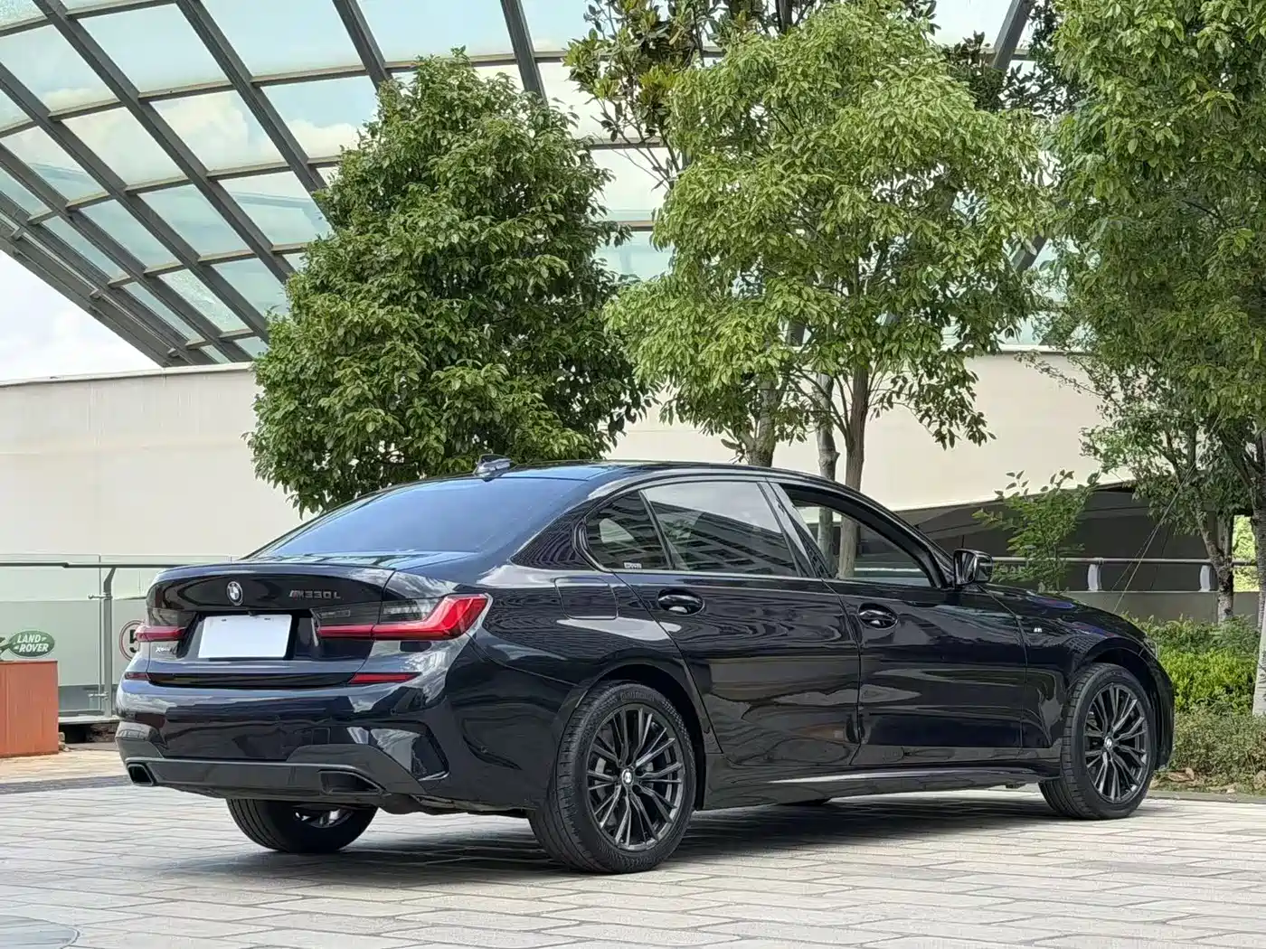 BMW 3 Series 2021 Second Facelift 330Li xDrive M Sport Shadowline Package фото 8