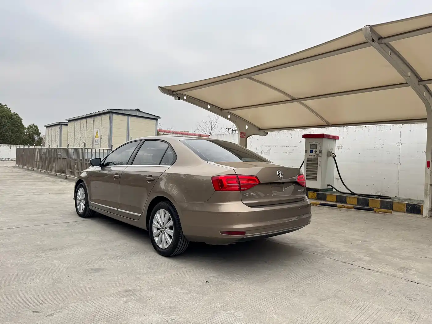 Volkswagen Sagitar 2015 1.6L Automatic Comfort фото 6