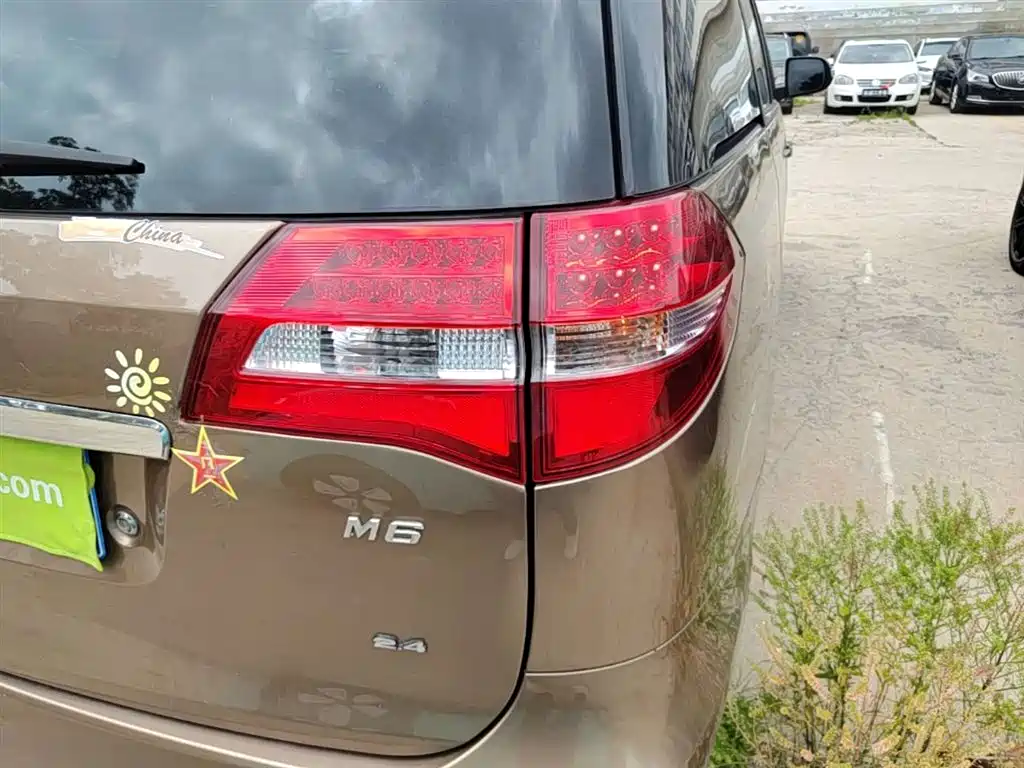 BYD M6 2013 2.4L Manual Luxury фото 8