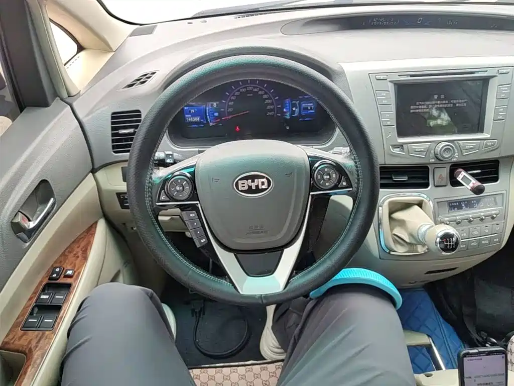 BYD M6 2013 2.4L Manual Luxury фото 11