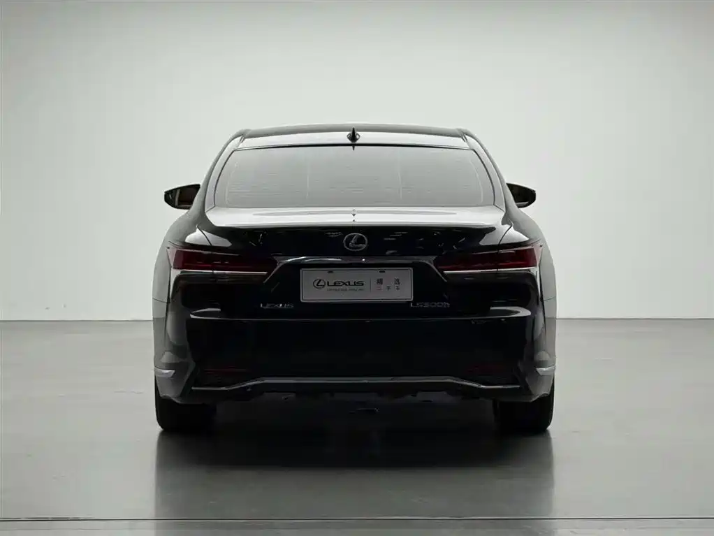 Lexus LS 2018 500h Luxury Edition China V фото 18