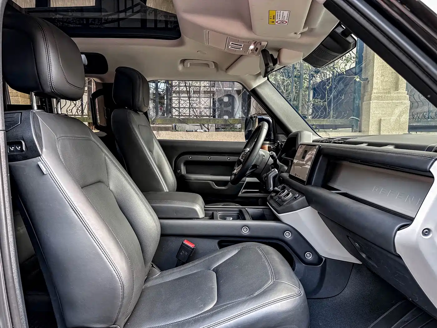 Land Rover Defender 2023 Facelift 90 3.0T P400 XS фото 11