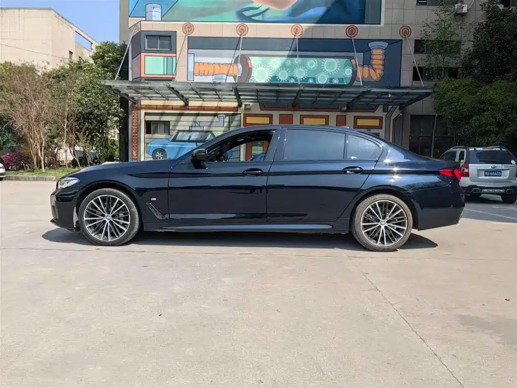 BMW 5 Series 2023 530Li Leading M Sport Package фото 17