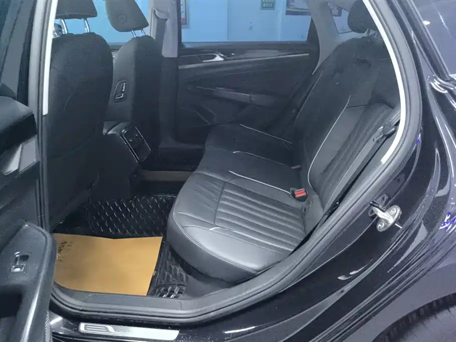 Volkswagen Passat 2022 330TSI Starlight Elite Edition фото 11