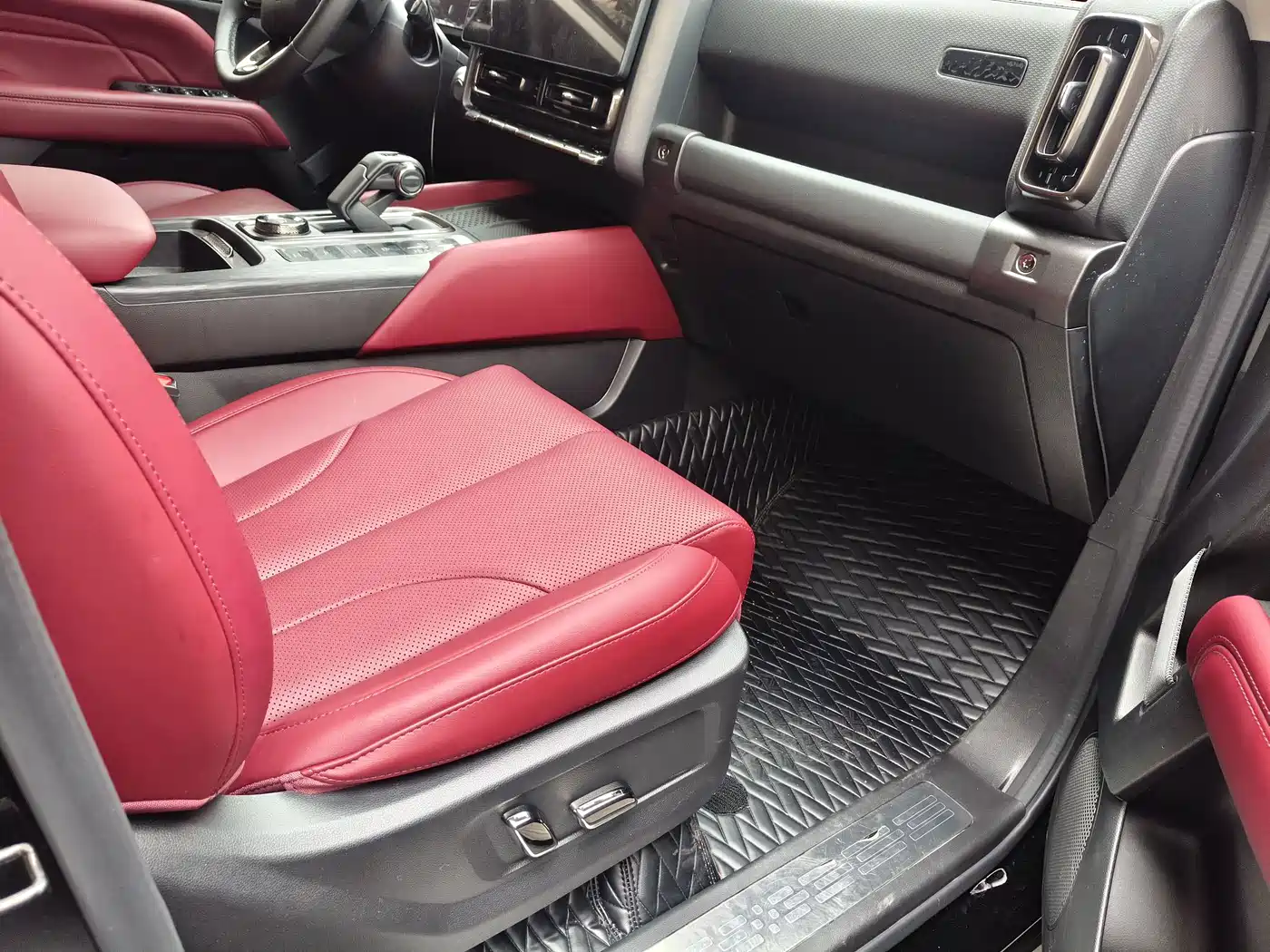 Haval H9 2025 2026 2.0T Standard Model