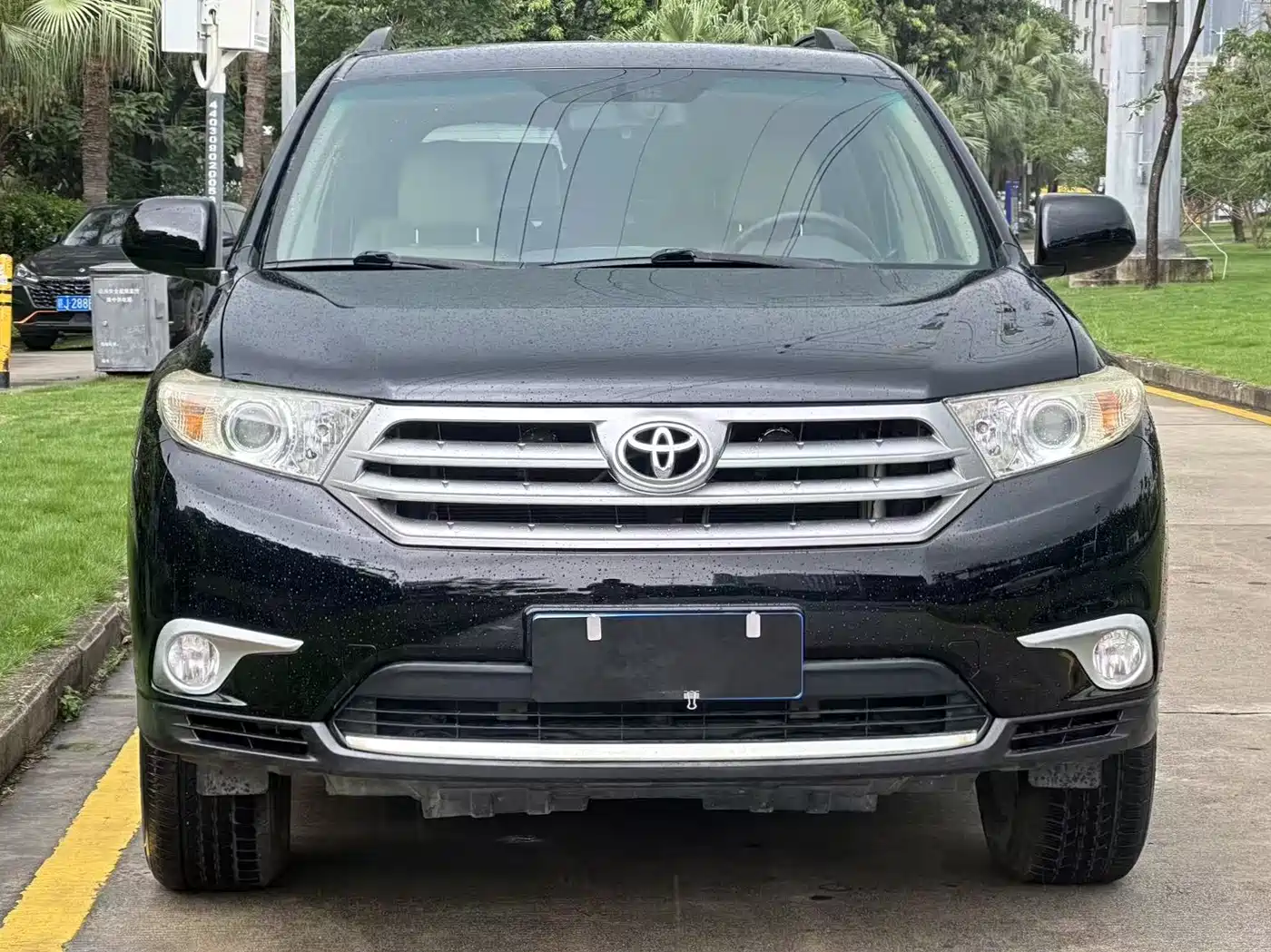 Toyota Highlander 2012 2.7L 2WD 7-Seat Elite фото 2