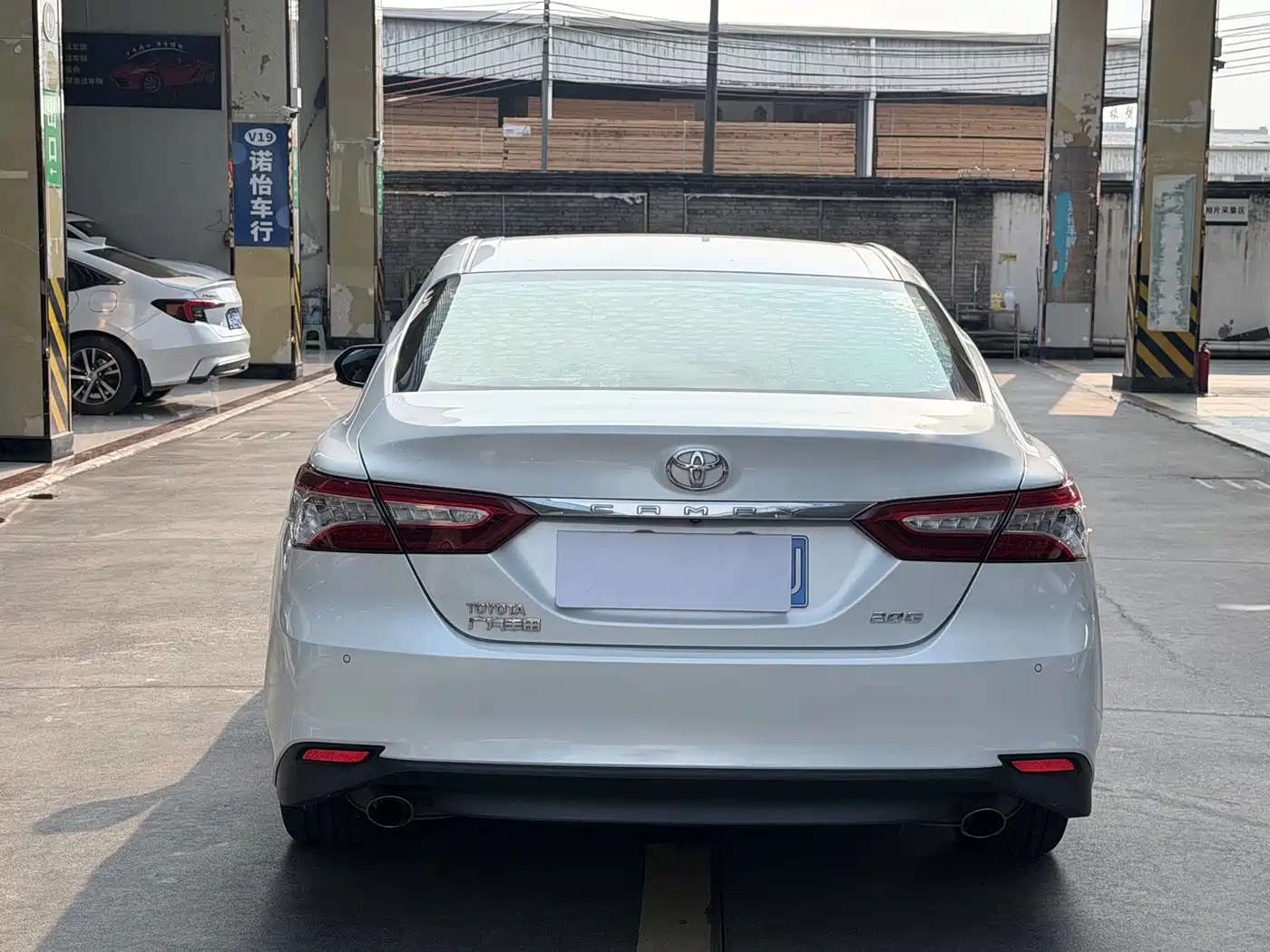 Toyota Camry 2018 2.0G Luxury Edition фото 12
