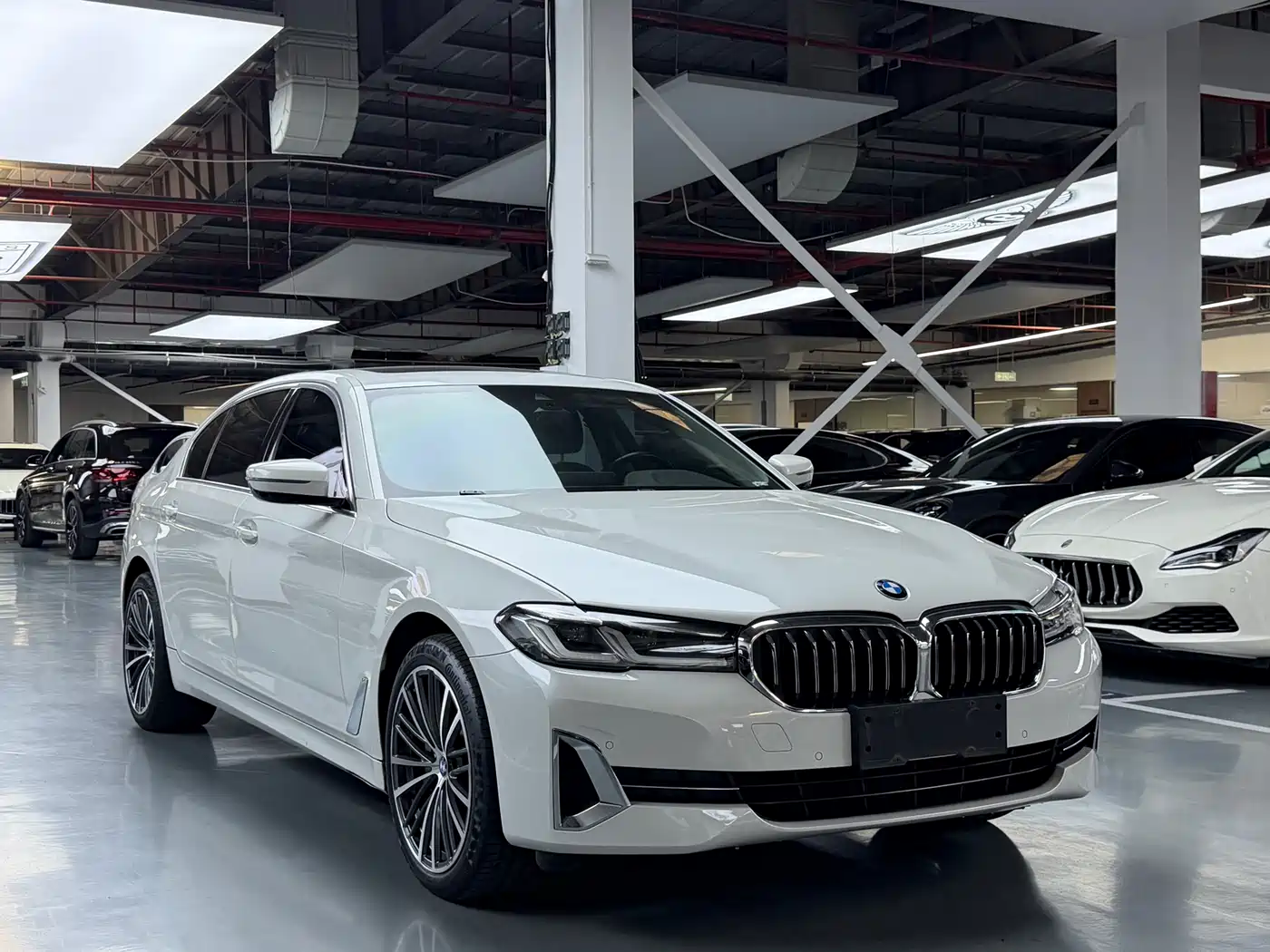 BMW 5 Series 2021 530Li Leading M Sport Package фото 3