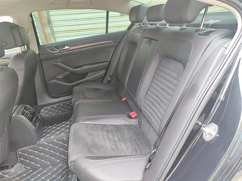 Volkswagen Magotan 2018 330TSI DSG Luxury фото 17
