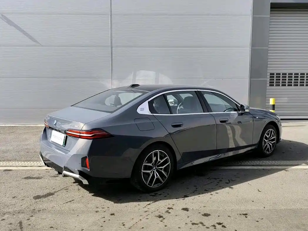 BMW i5 2024 eDrive 35L Premium Model M Sport Package фото 4