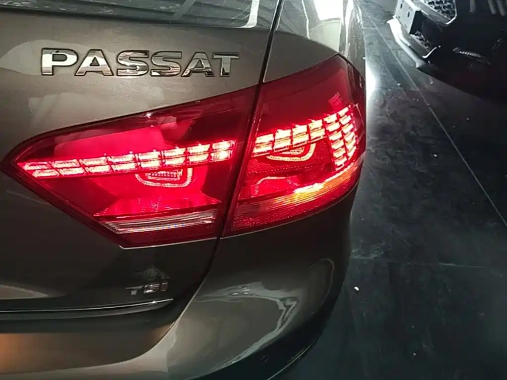 Volkswagen Passat 2015 1.8TSI DSG Prestige Edition фото 8