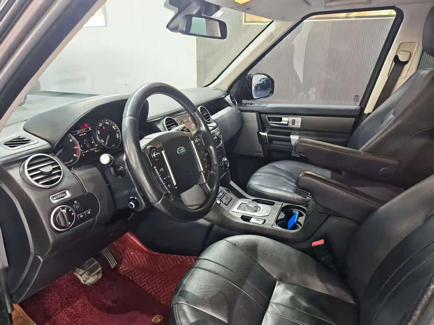 Land Rover Discovery 2016 3.0 SC V6 HSE фото 9