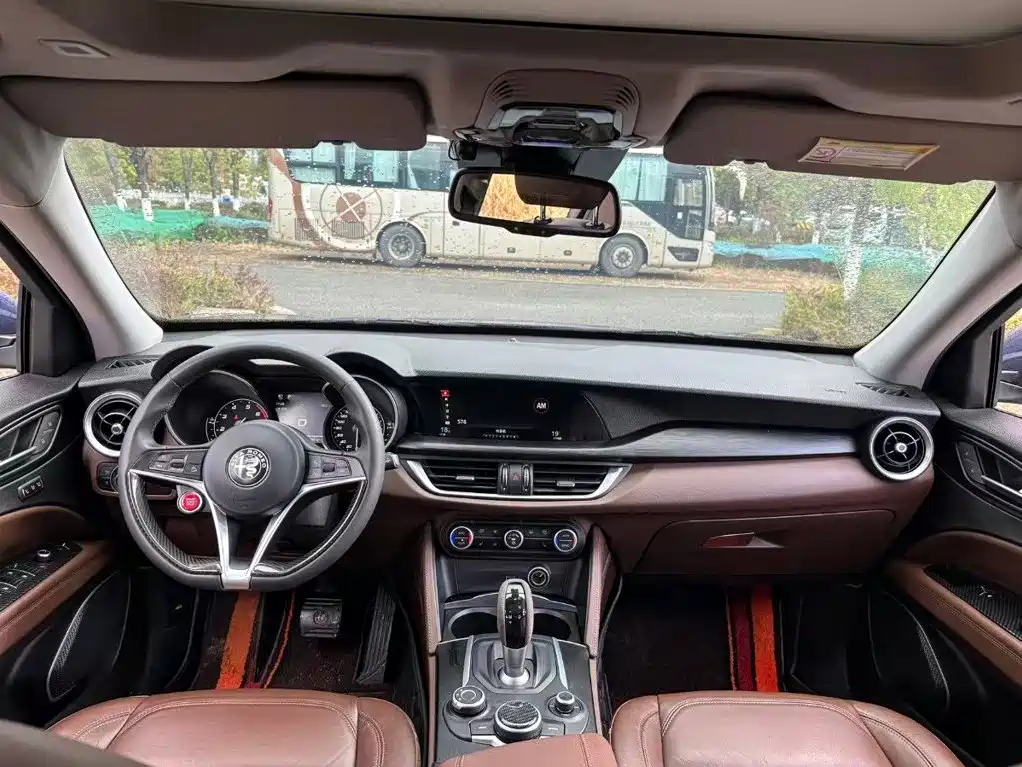 Alfa Romeo Stelvio 2018 2017 2.0T 200HP Luxury Edition