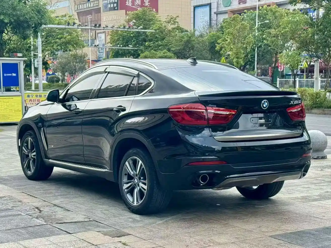 Photo 3 - BMW X6