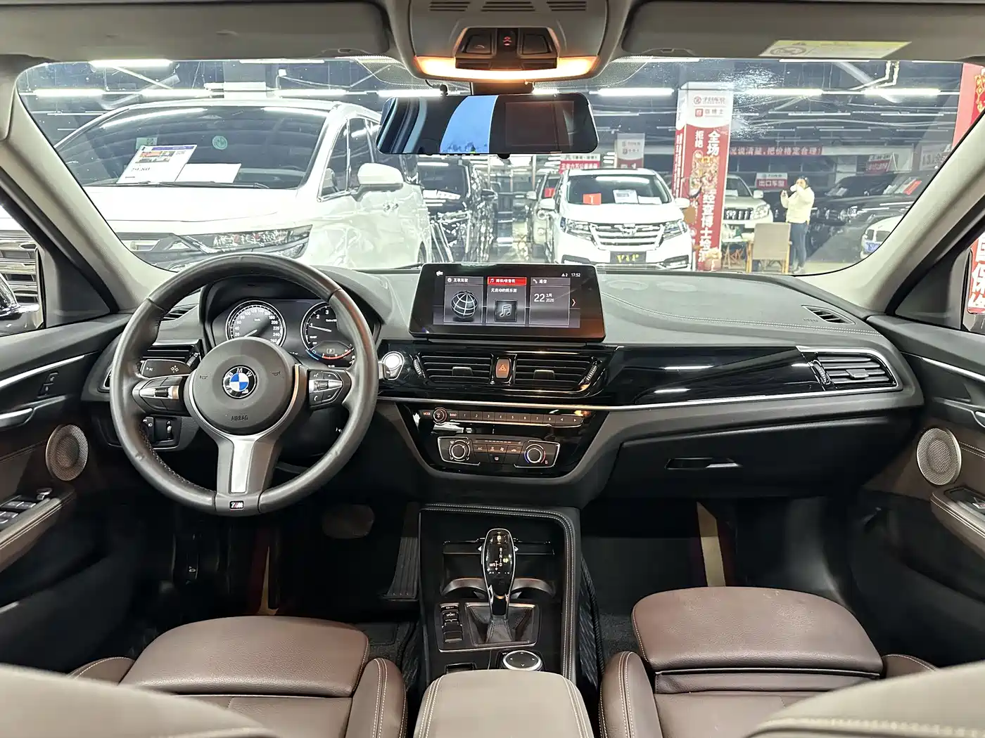 BMW 1 Series 2023 120i M Sport Shadow Edition фото 19