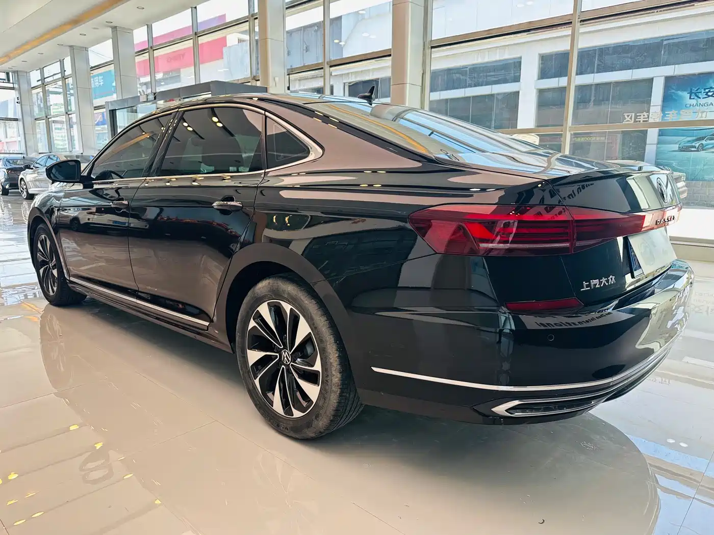 Volkswagen Passat 2022 280TSI Elite Edition фото 4