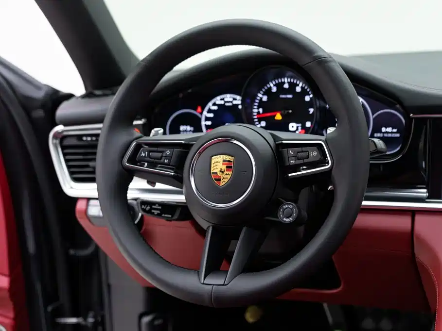 Фото 14 - Porsche Panamera