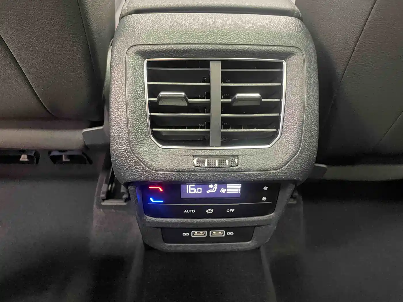 Volkswagen Tayron 2022 280TSI 2WD Luxury Smart Connect Edition фото 11
