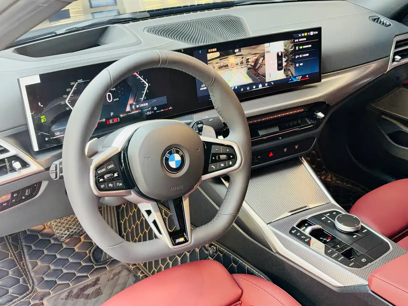 BMW 3 Series 2025 330i M Sport Night Edition фото 11