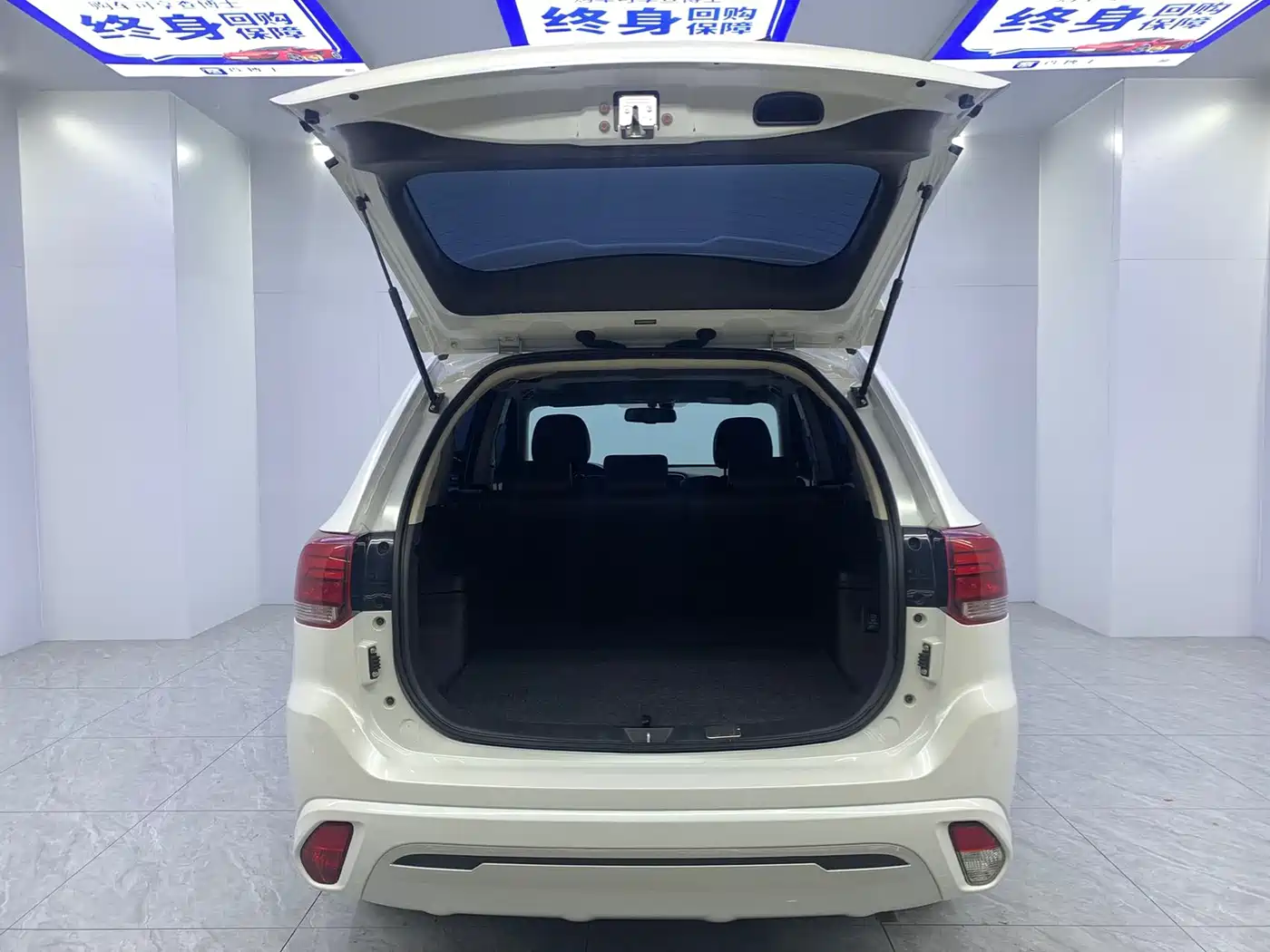 Mitsubishi Outlander 2021 Facelift 2.0L 2WD Premium Edition 5-Seater фото 23