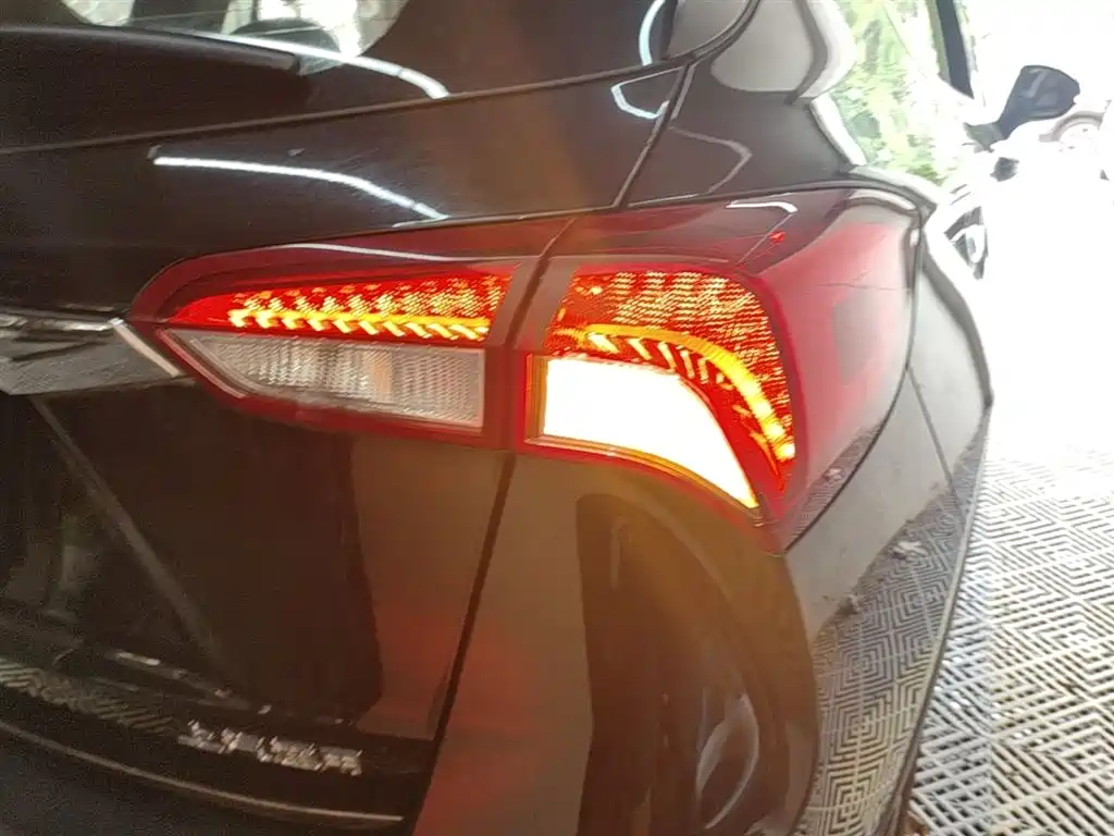 Buick Envision Plus 2018 20T 2WD Leading фото 8