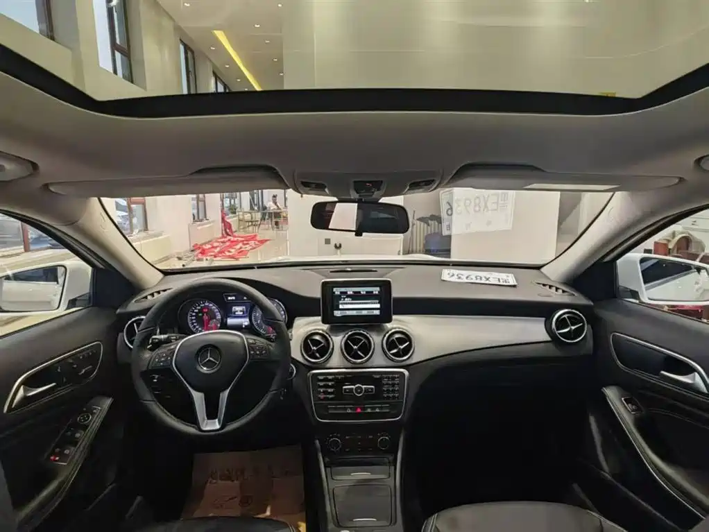 Mercedes-Benz GLA 2015 GLA 200 Dynamic фото 4