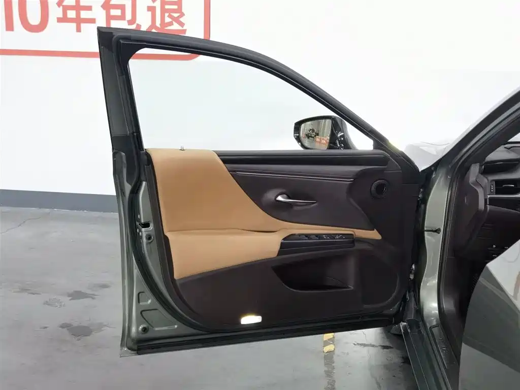Lexus ES 2020 200 Excellence фото 8