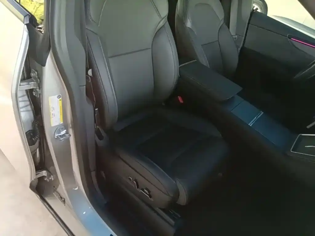 Tesla Model Y L 2026 2025 Facelift Long Range AWD