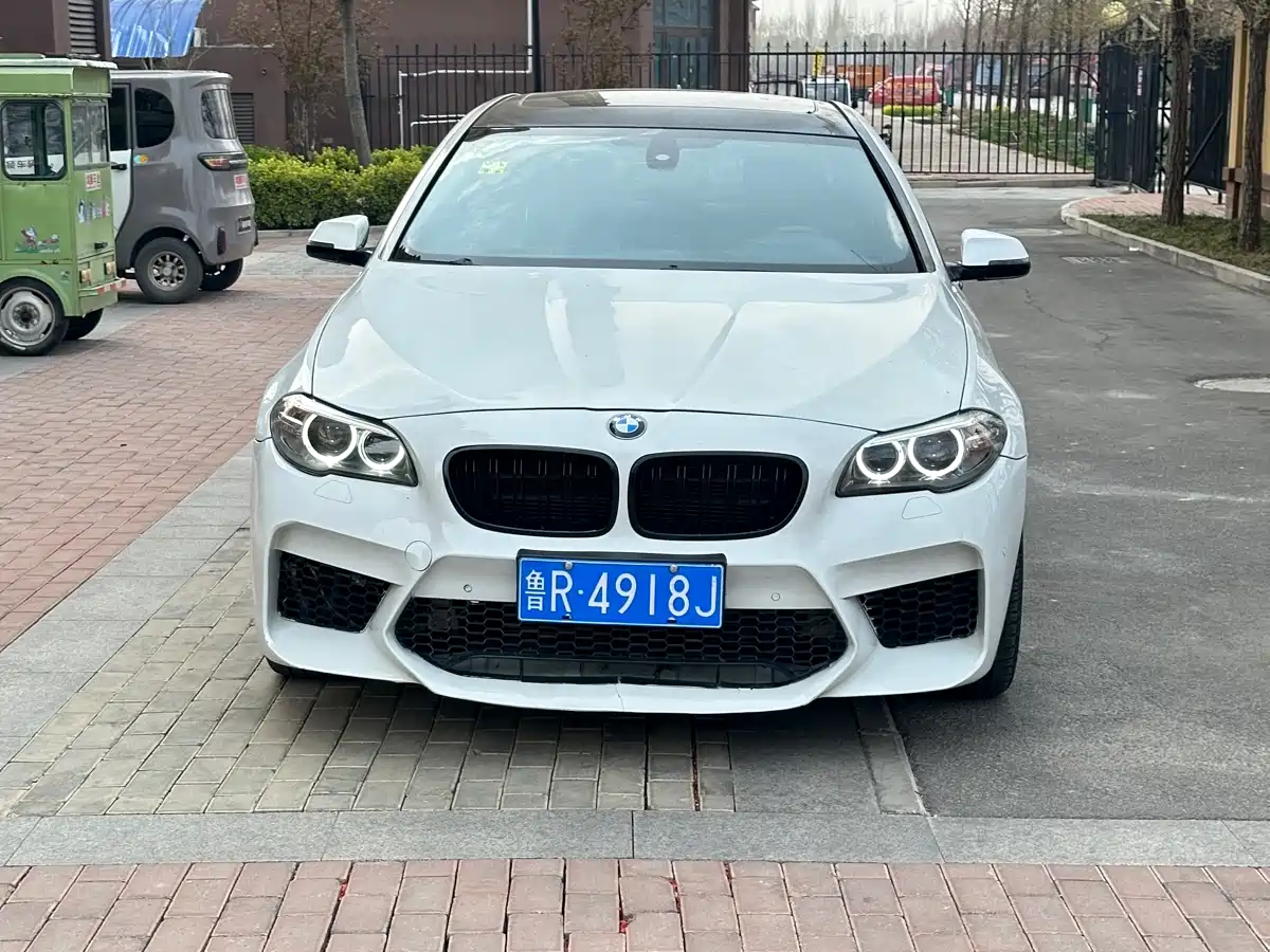 BMW 5 Series 2012 523Li Luxury фото 3