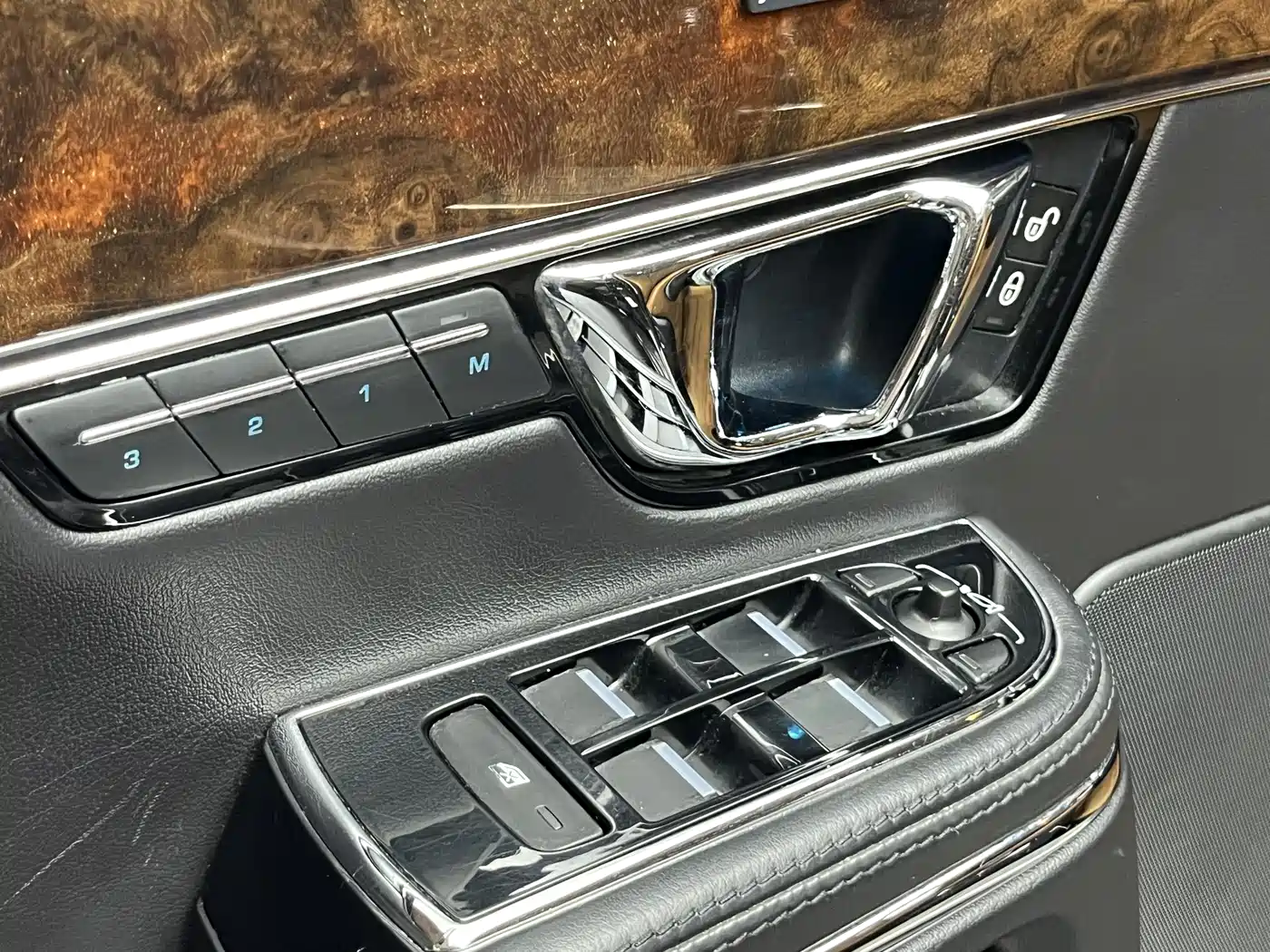 Jaguar XJ 2015 XJL 3.0 SC AWD Panorama Business фото 14