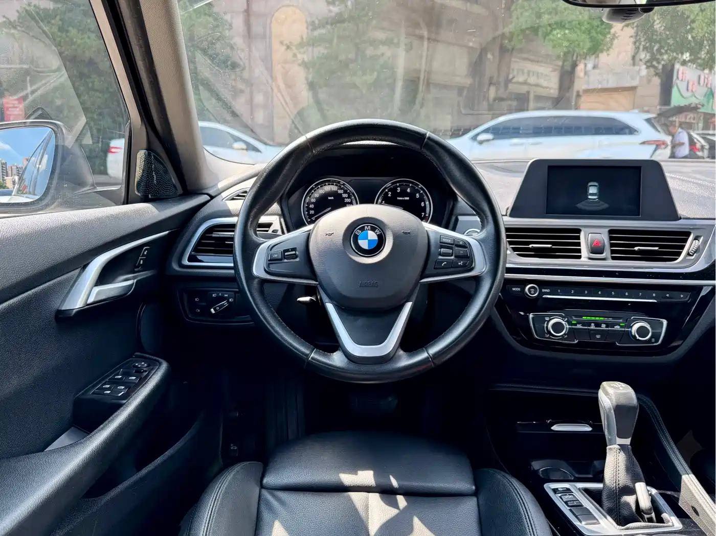 BMW 1 Series 2018 118i Sport Edition фото 8
