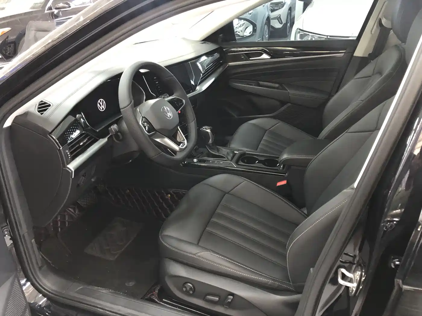 Volkswagen Passat 2023 280TSI Starlight Elite Edition фото 18