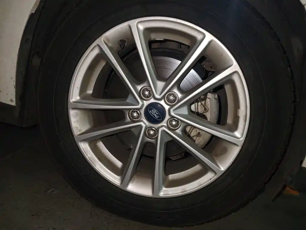 Фото 26 - Ford Focus