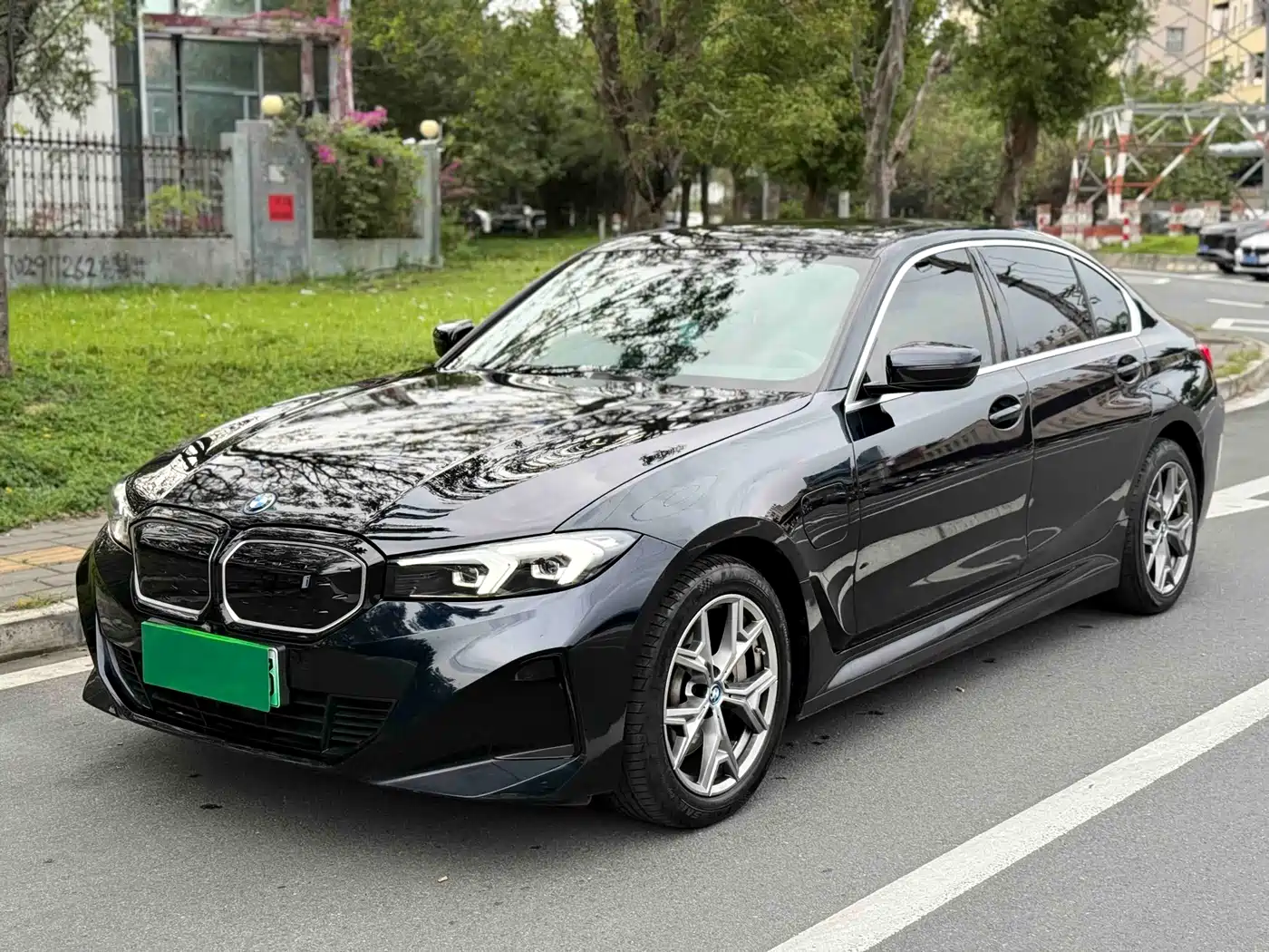 BMW i3 2022 eDrive 35 L