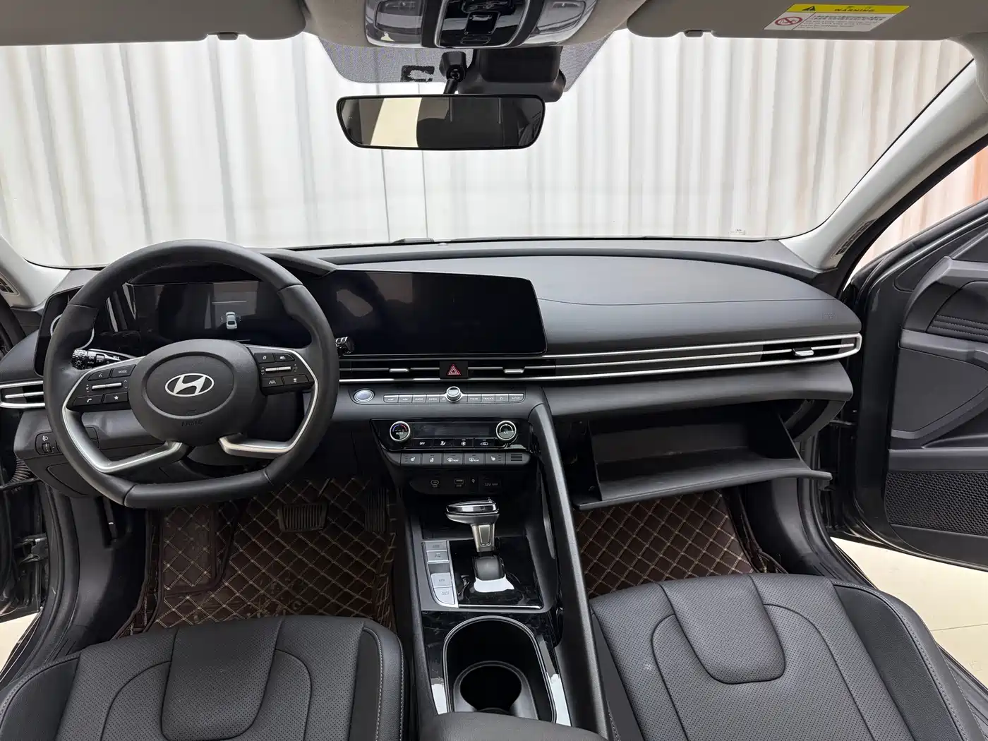 Hyundai Elantra 2023 Model 1.5L CVT LUX Premium Edition фото 11