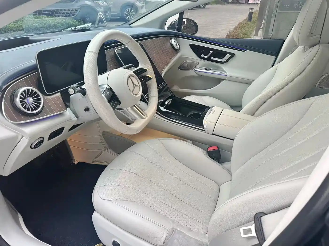 Mercedes-Benz EQE 2025 Model 500 4MATIC Luxury Edition фото 12