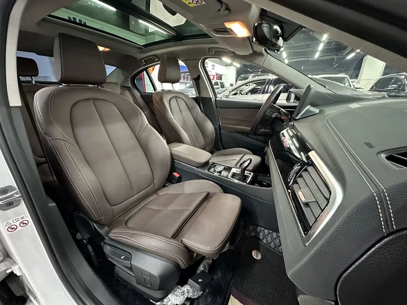 BMW 1 Series 2023 120i M Sport Shadow Edition фото 26