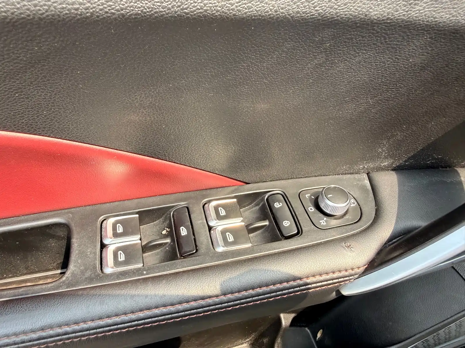 Photo 21 - Geely Coolray