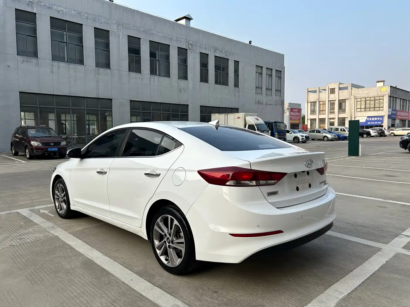 Hyundai Elantra 2016 Model 1.6L Automatic Smart Elite фото 5