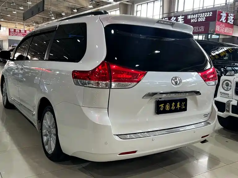 Toyota Sienna 2013 3.5L 4WD Automatic фото 6