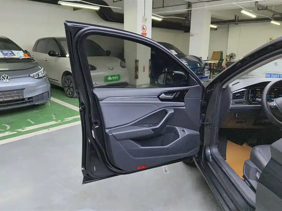 Volkswagen Sagitar 2022 280TSI DSG Soaring Edition фото 7