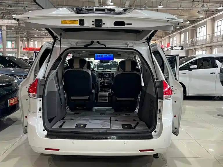 Toyota Sienna 2013 3.5L 4WD Automatic фото 27