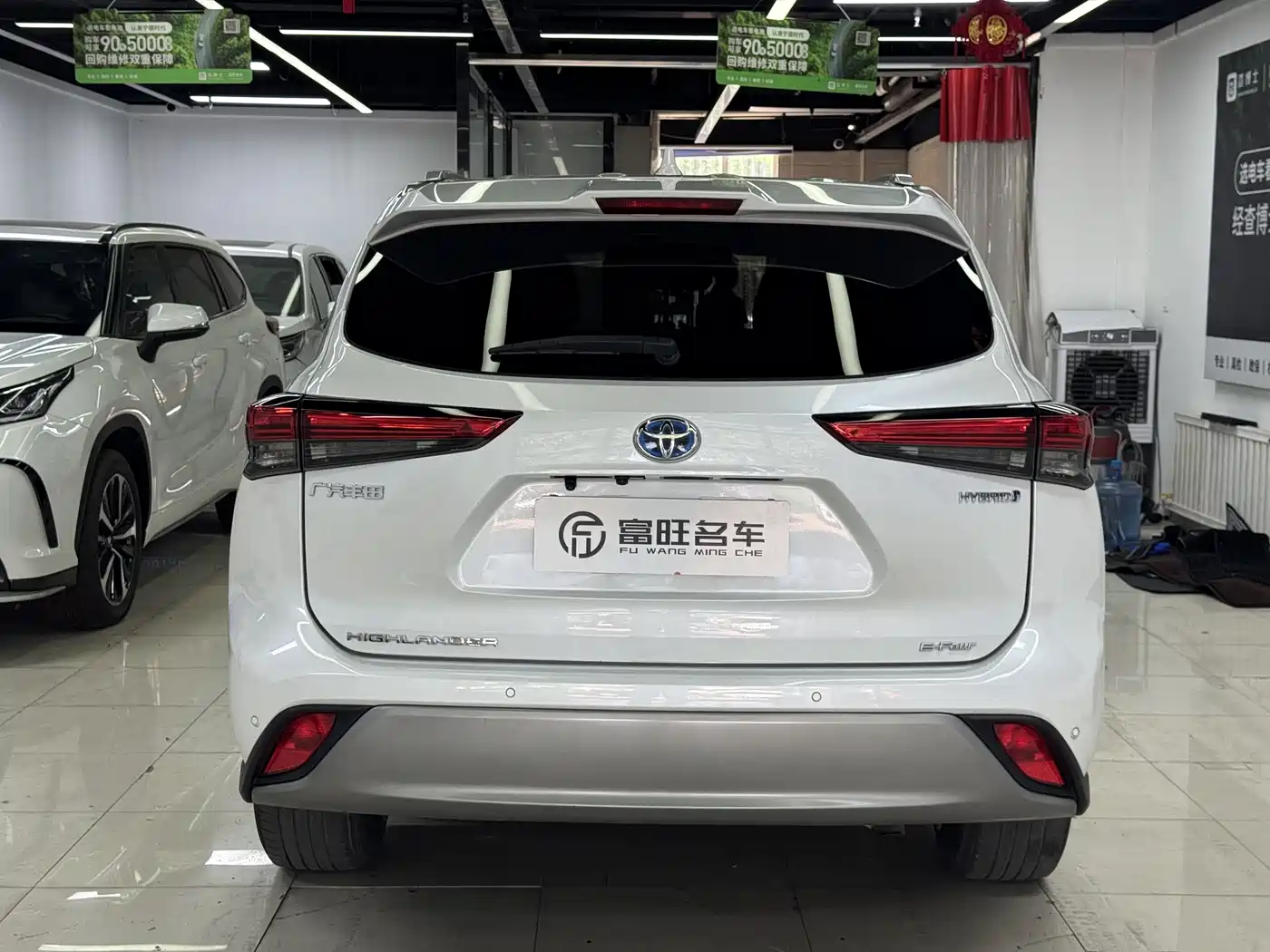 Toyota Highlander 2022 Model Dual Engine 2.5L 4WD Premium Edition 7-Seater фото 6