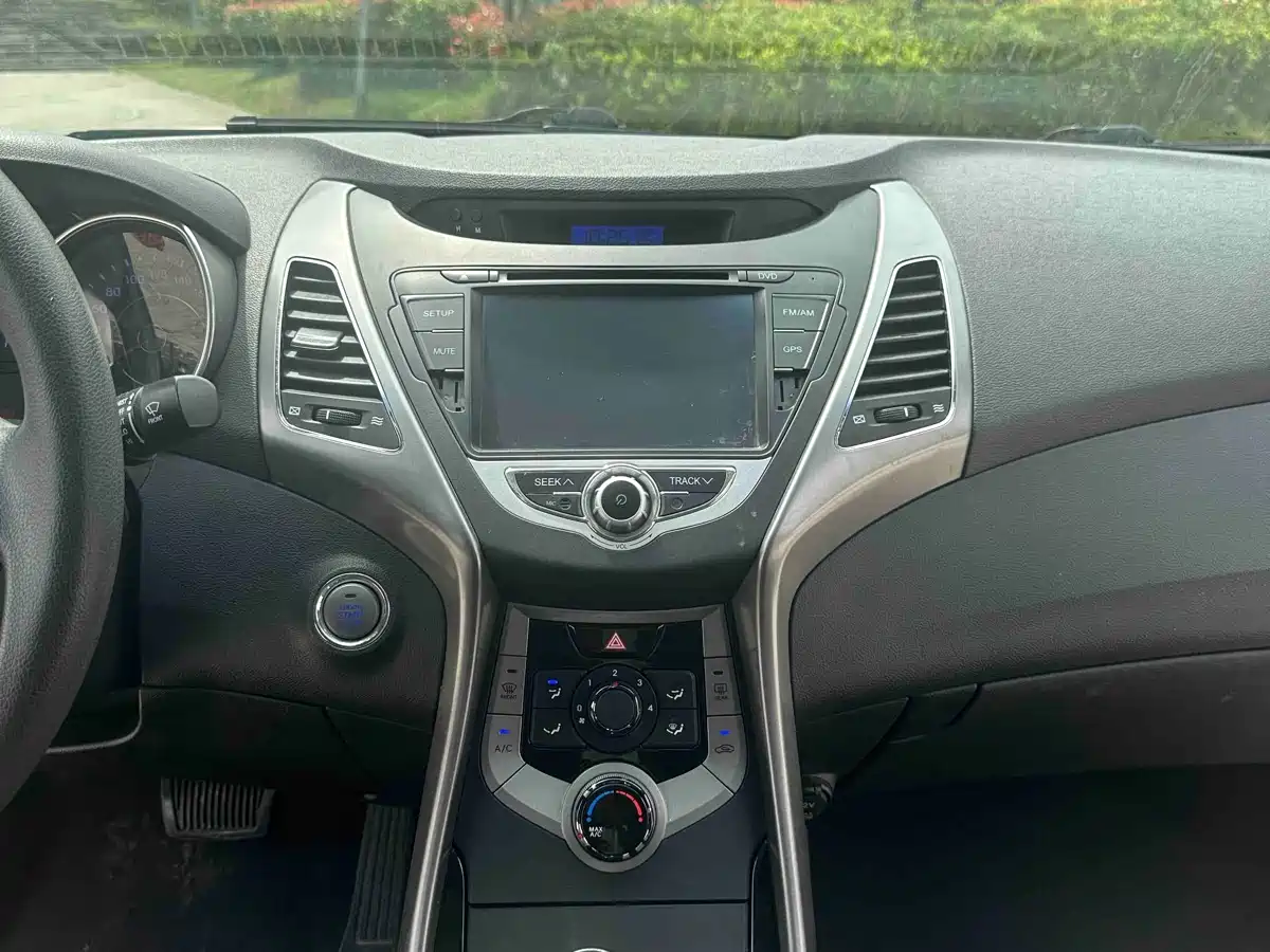 Hyundai Langdong 2013 1.6L Automatic Leading фото 10