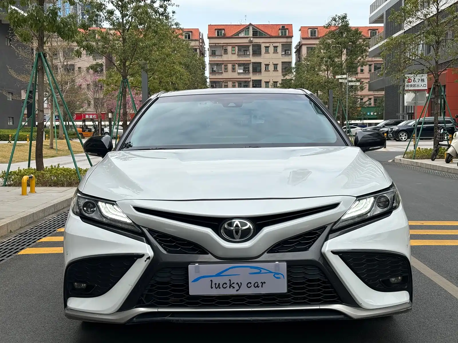 Фото 2 - Toyota Camry